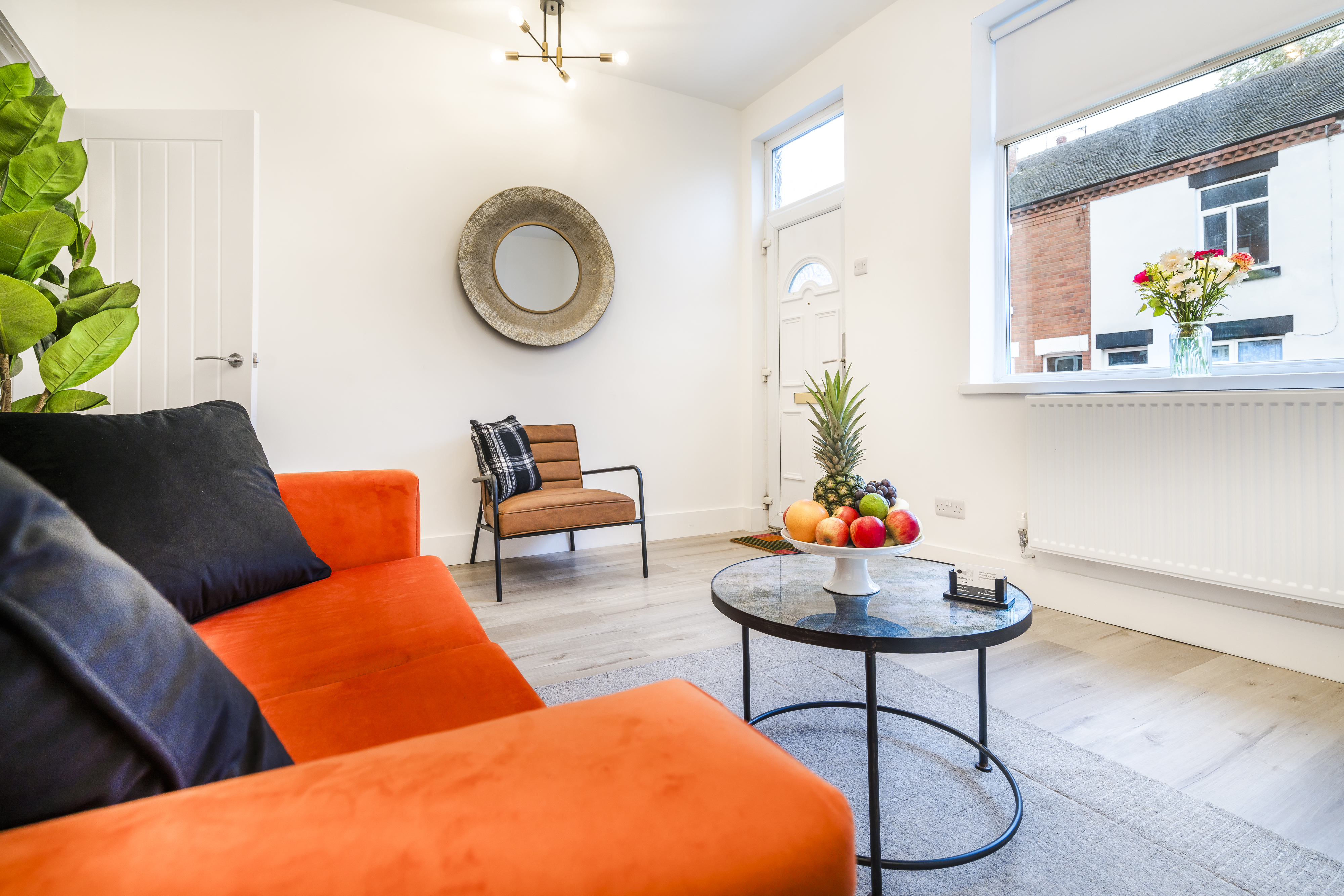 The Weaver open-plan lounge - contractor accommodation Newcastle-under-Lyme